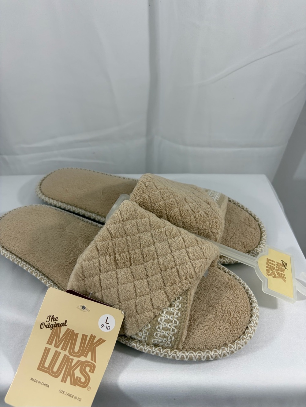 NWT Muk Luks Women's Size 9-10 Beige Plush Quilted Slide Slippers